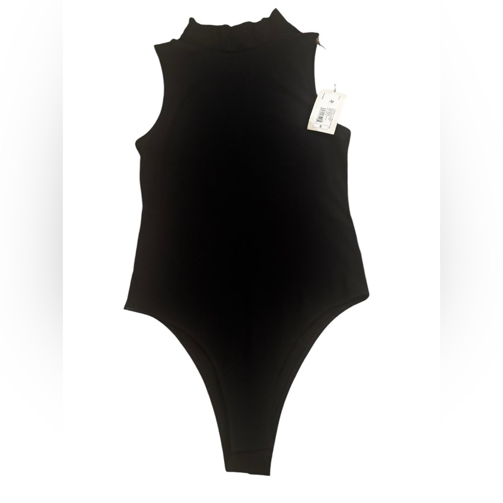 🌸Black mock neck black bodysuit